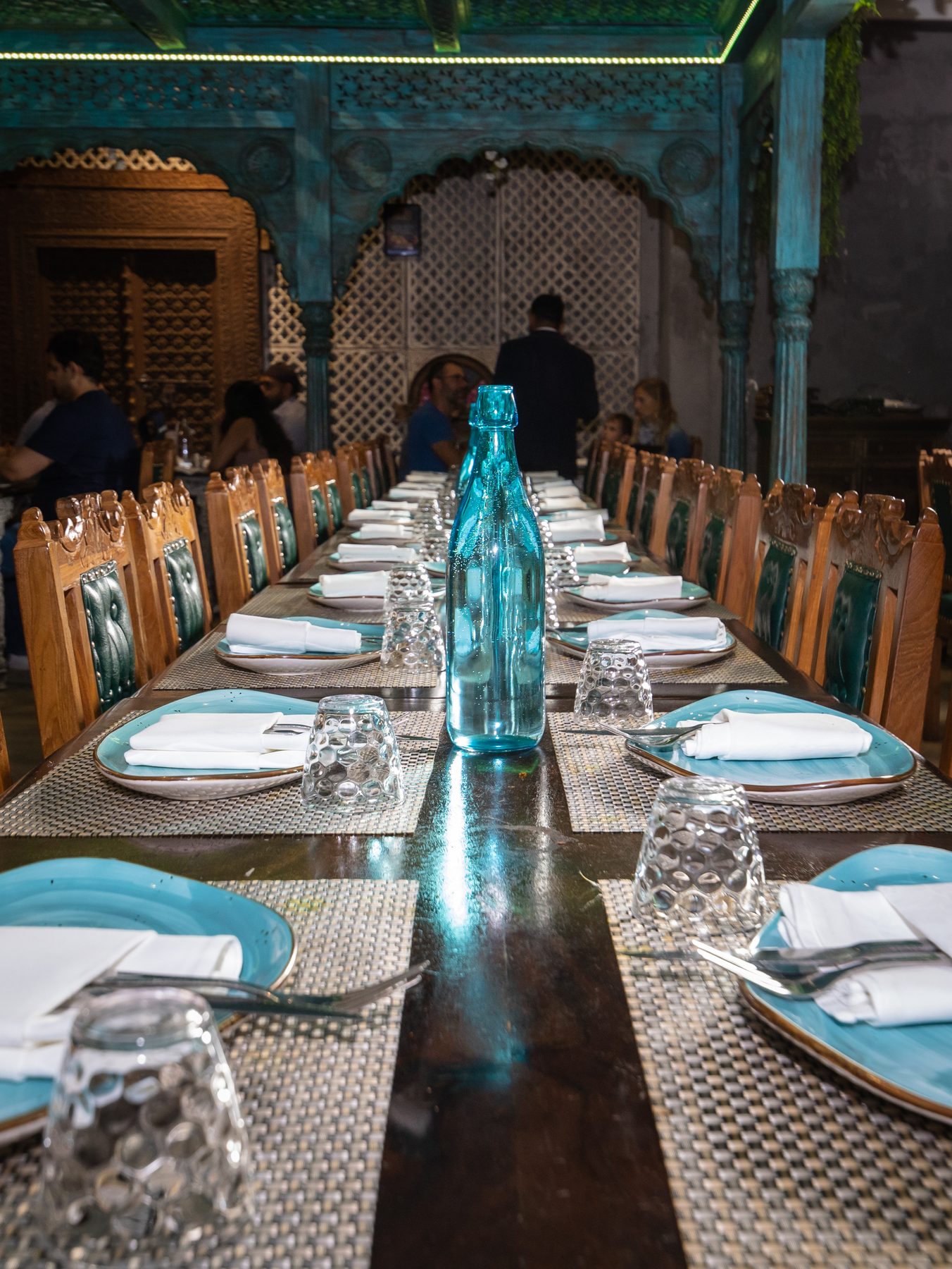 Grand banquet table setting